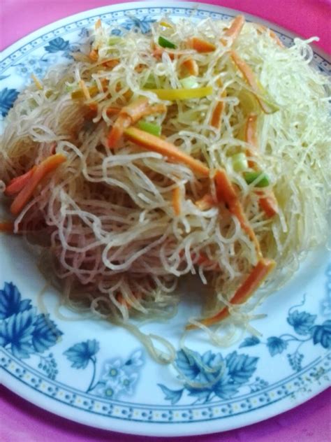 Meningkatkan imun dengan makan yg buat hati senang alhamdulillah lama tidak masak soto seger banget kaldu ayam kampung memang juara yuuk bun dicoba NGULEG: Bihun Jagung
