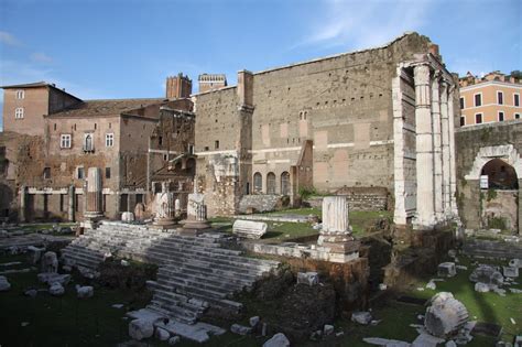 There were a few kids on board and he entertained adults and kids with his educational information. Forum van Augustus in Rome - Italië