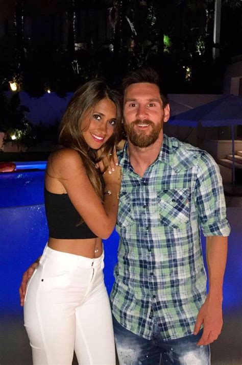 Antonella Roccuzzo And Messi Lionel Messi Et Antonella Roccuzzo Se Images And Photos Finder