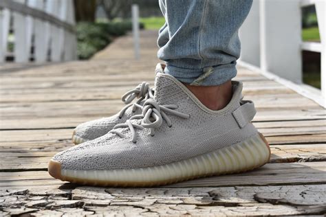 The Cleanest Yeezy 350 V2 Rsneakers