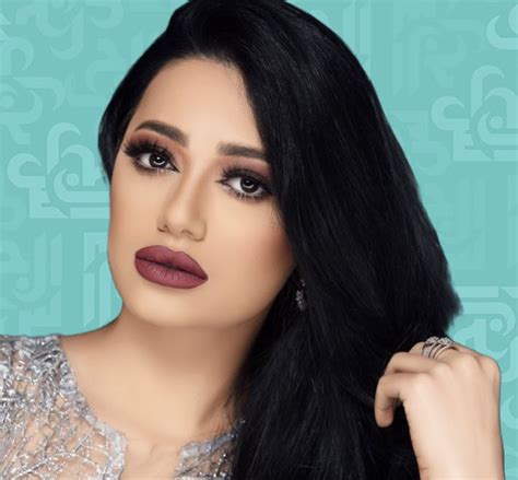 فاجئت المغنية العراقية رحمة رياض، جمهورها بإعلان خطوبتها على عارض الأزياء والممثل الأمريكي ألكسندر علوم. رحمة رياض تحتفل بالمئة مليون - صورة | مجلة الجرس