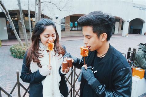 Steffi zamora juga tersenyum sambil berpose cantik. Gugat Cerai Niko Al Hakim, Rachel Vennya: All is Well ...