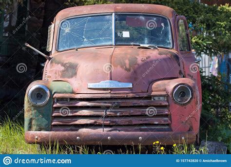 Het Ontdooien Van Oude Vintage Truck Redactionele Afbeelding Image Of