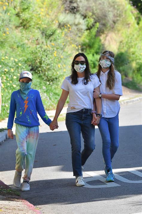 Garner shared the video on her instagram page where thousands commented. Jennifer Garner - With her kids in Brentwood | GotCeleb