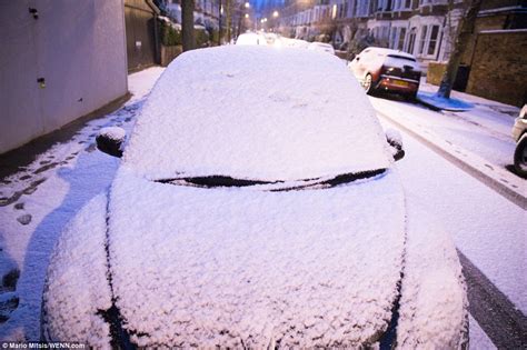 Aerial Pictures Show Blanket Of Snow Covering The Uk Daily Mail Online