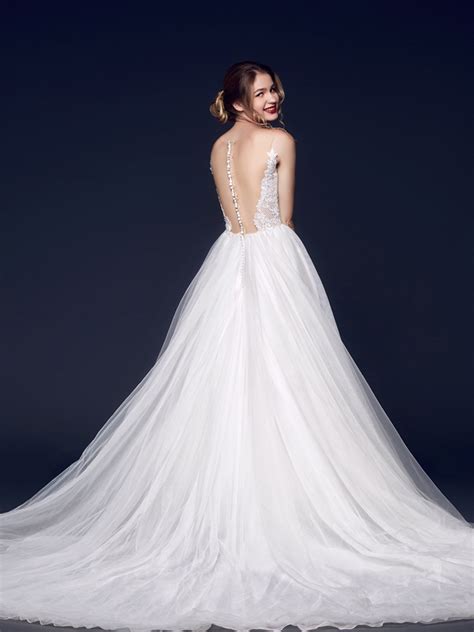 38 Incredibly Romantic And Elegant Wedding Gowns For The Wedding Of