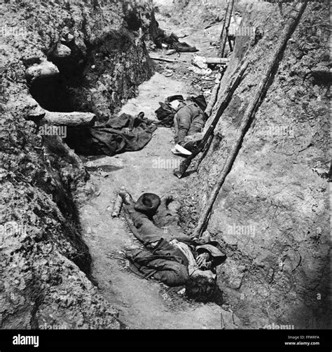 Civil War Trench 1865 Ndead Soldiers In A Trench At Fort Mahone In