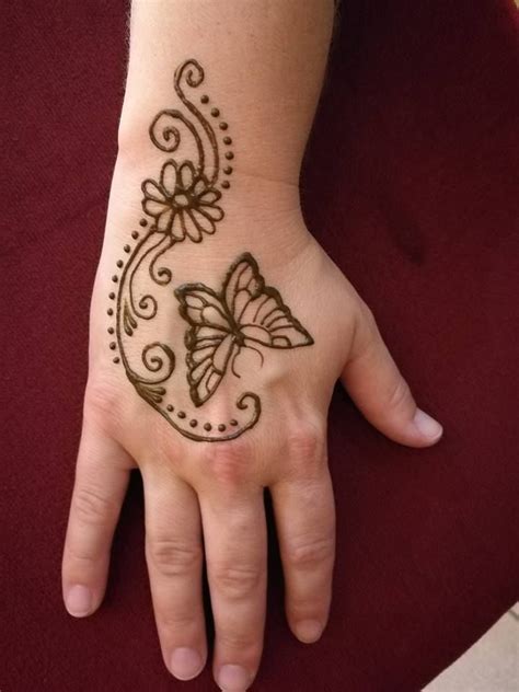 15 Charming Style Butterfly Henna Design