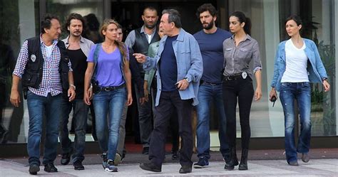 Kanal d canlı, ulusal bir kanal olan kanal d, dizi severleri hedefleyen kanalda aynı zamanda programlarda yer alır.dizi, programlarıyla ön planda olan televizyon kanalını dilediğiniz ortamda platformumuz üzerinden canlı olarak izeleyebilirsiniz. Arka Sokaklar'ın 'Rıza Baba'sı Zafer Ergin şaşırttı ...