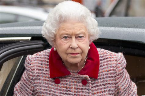 Queen Elizabeth Ii Surprises Us Construction Workers In Unexpected