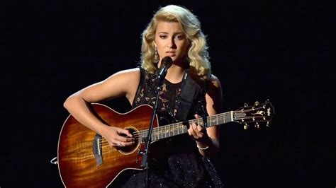 Tori Kelly S Emotional Hallelujah Cover For Emmys 2016 In Memoriam