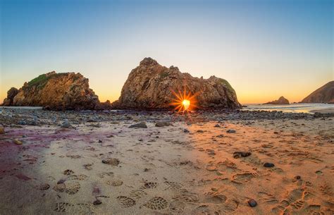 Keyhole Arch Light Show On Big Surs Pfeiffer Beach Travel Caffeine