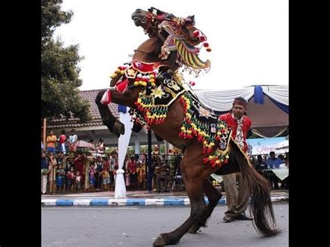 Viral Pawai Karnaval Bersama Kuda Lumping Jaran Kencan Asal Sumenep