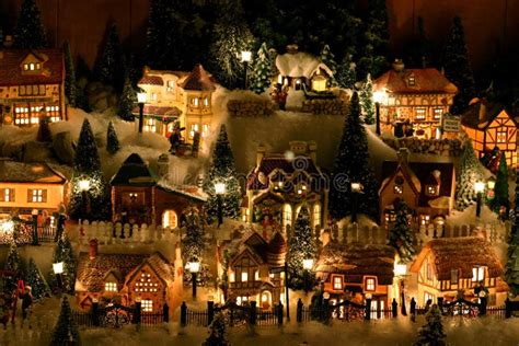 Het Miniatuur Dorp Van Kerstmis Stock Foto Image Of Nieuw Heilige