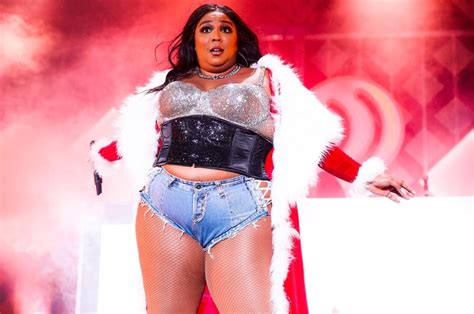 Lizzo Possibly Banned From Staple Center For Flashing Thong At Lakers Game Cyclolore Magazine