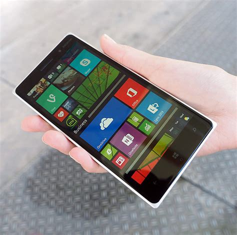 แรกสัมผัส Nokia Lumia 830 วินโดวส์โฟนที่มาพร้อมดีไซน์สวยหรู และกล้องแบบ