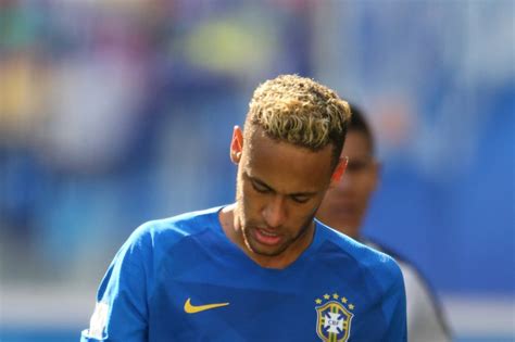 Neymar has reportedly cooled on the idea of a return to campnou and would prefer to prolong his stay in paris, where he arrived from barcelona in 2017. Paris Saint-Germain: Neymar fliegt - Pfiffe gegen Thomas ...