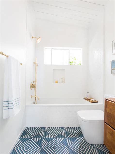 Small Bathtub Ideas And Options Pictures And Tips From Hgtv Hgtv