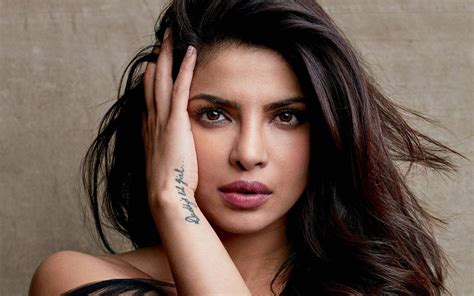 Download Indian Girl Hollywood Celebrity Priyanka Chopra Wallpaper