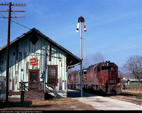 Mkt 197 Missouri Kansas And Texas Railroad Katy Emd Gp40 At Bastrop