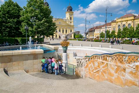 Spanning 93,030 square kilometres (35,920 sq mi) of the carpathian basin, it is bordered by slovakia to the north, ukraine to the northeast, romania to the east and southeast, serbia to the south, croatia and slovenia to the southwest, and austria to the west. Vakantie in Hongarije - Hongarije voor beginners