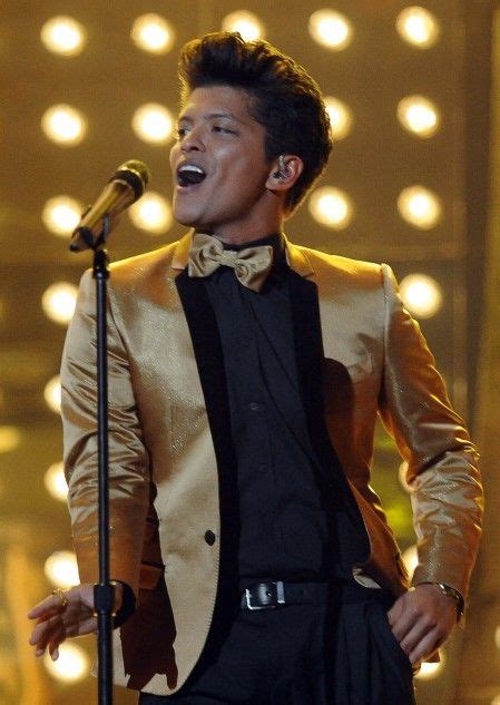 Bruno Mars Singing Pictures Wallpapers Hd Bruno Mars Bruno Mars Concert Singer