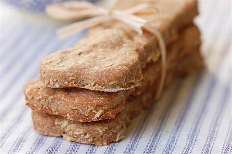 Help keep your dog fit with this low calorie dog treat recipe featuring zucchini and a punch of meaty flavor. 5 Homemade Dog Treats - Home Remedies