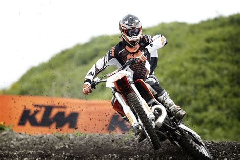 The half an hour limit is an issue, as this is a huge download, coming in at 3 gigabytes! KTM Racing Wallpaper - WallpaperSafari
