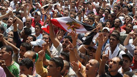Vendors Plainclothesmen Attack Egyptian Protesters