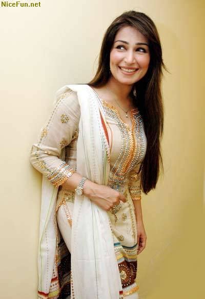 Pakistani Film Actress Reema Khan Wedding With Dr Tariq Shahab A