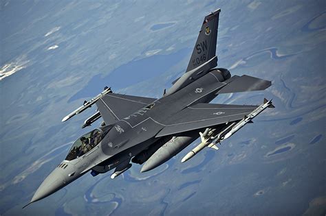 Fonds d'ecran Avions Avion de chasse F-16 Fighting Falcon Aviation