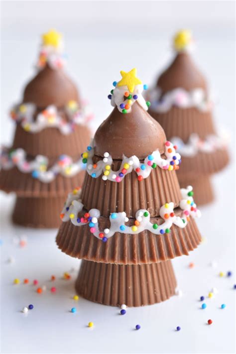 These adorable christmas sweets will satisfy even the crankiest of christmas grinches. Peanut Butter Cup Christmas Trees