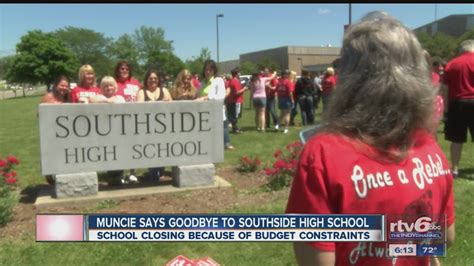 Staff Students Alumni Say Goodbye To Muncie Southside High School