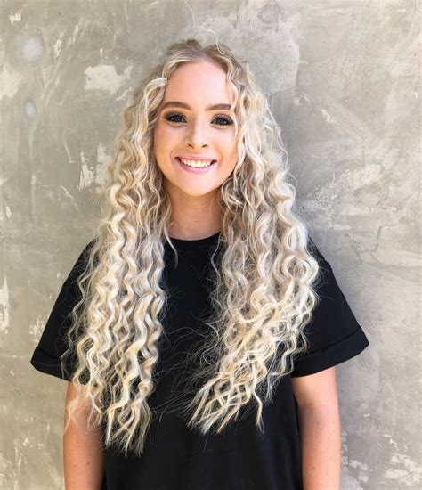 16 Gorgeous Examples Of Blonde Curly Hair Hairstyles Vip