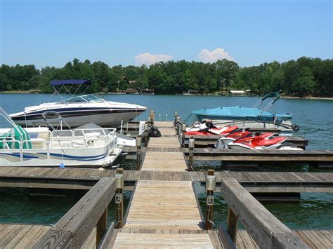Lots Of Community Boat Docks In The Area Lakefront Homes Boat Dock