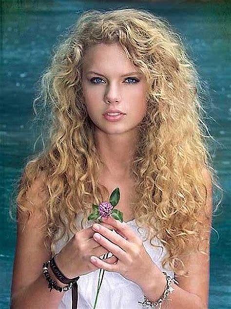 Taylor Swift Long Natural Blonde Curly Synthetic Capless