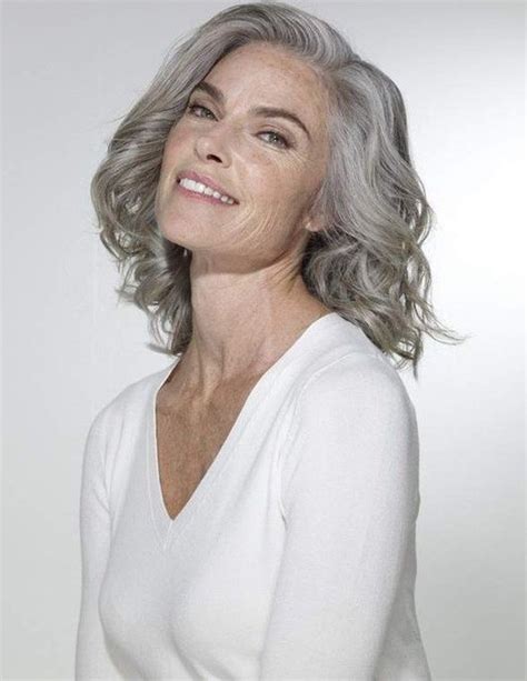 Natural Wavy Shoulder Length Ladies Grey Hair Wig Shoulder Length Wigs