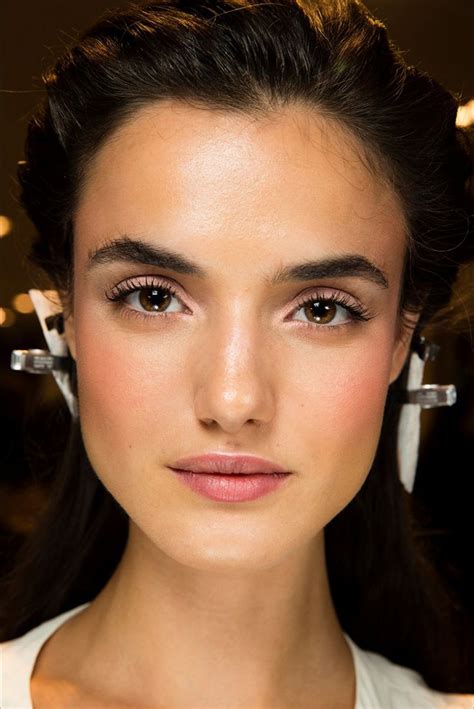 7 Tips On How To Pull Off A Natural Makeup Look Correctly Crazyforus