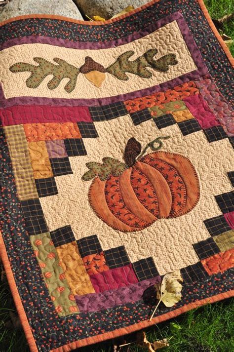 Beautiful Small Fall Wall Hanging In 2020 Fall Quilts Quilts Quilt