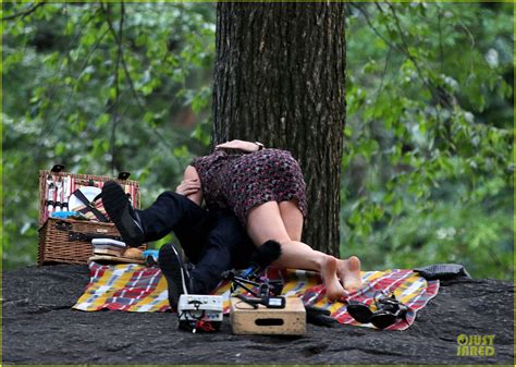 Bill Hader And Amy Schumer Kissing In Central Park For Trainwreck Photo 3145170 Pictures