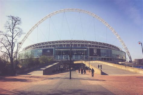Das sind die stadien der em 2020. Wembley Stadium, London - FLUTLICHTFIEBER