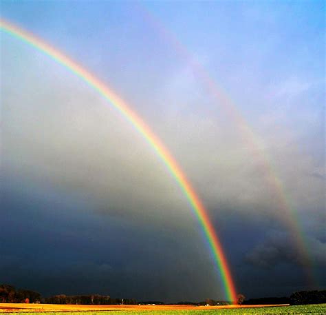 Fotografía De Arco Iris Durante El Cielo Nublado · Fotos De Stock Gratuitas