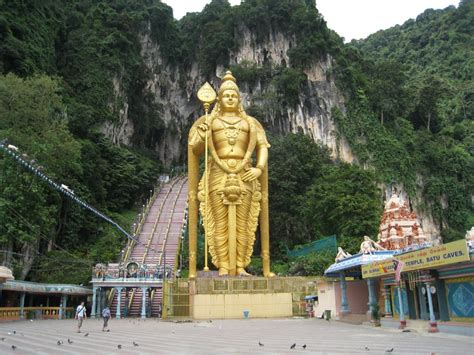 श्रेणी:मलेशिया के हिन्दू मंदिर (hi); Batu Caves near Kuala Lumpur, Malaysia