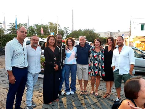 Carmen Lasorella A Marina Chiaiolella A Procida Con Vera E Gli Schiavi