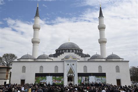 Diyanet Center Of America An Epicenter In The Fight Against