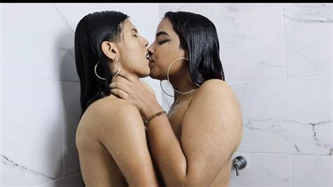 Lesbianas Adolescentes Se Masturban En El Baño Xhamster