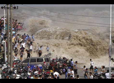 Photos The Worst Natural Disasters Of 2011 With Images Tsunami