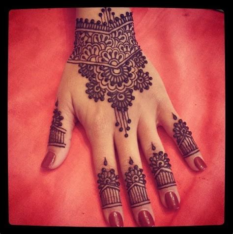 Pin By Noor Tariq On Henna Art Henna Mehndi Beautiful Henna Designs
