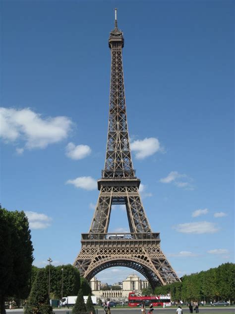 Toutes les 9 minutes, exactement comme dans un wagon tgv, c'est dire si vous êtes en sécurité chez nous. Foto di Parigi: Foto della Tour Eiffel, Parigi