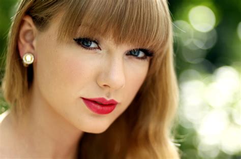 Taylor Swift Eyes 4k Wallpaper Hd Wallpaper Background